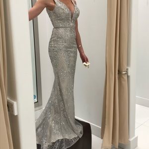 NWT! Formal Homecoming Wedding or Reception Dress Beaded V-Neck Mermaid